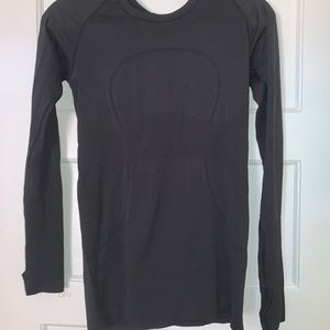 Black long sleeve lululemon workout shirt